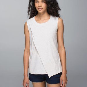 Lululemon To Class Tee, Heathered Dune (very light pinkish tan) Size 6